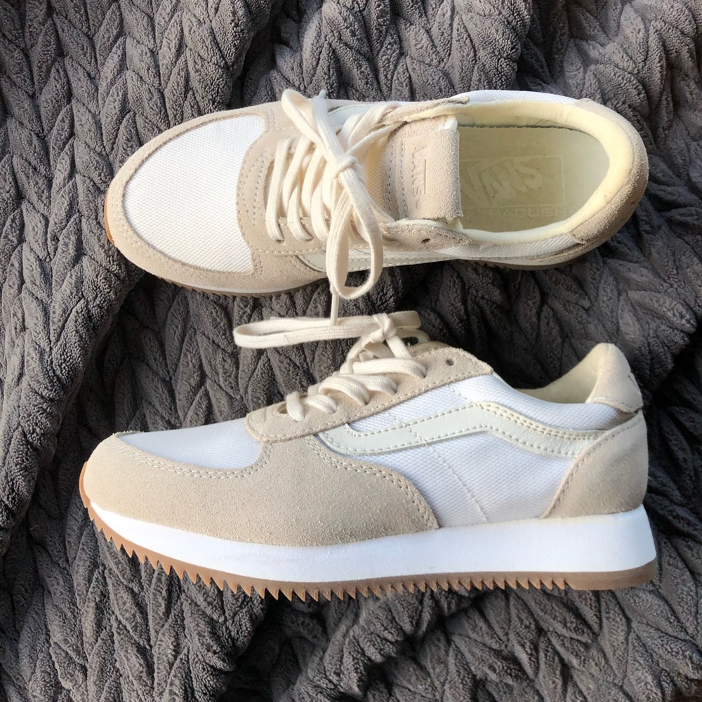 NWOT ✨ tan vans sneakers